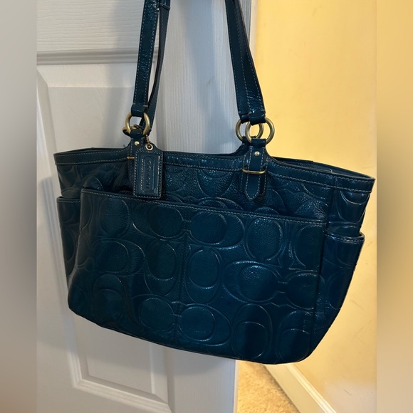 Patent leather Coach bag - Picture 2 of 6